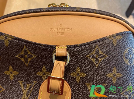 lv专柜买包都给什么单据(专柜购买lv包都有什么)