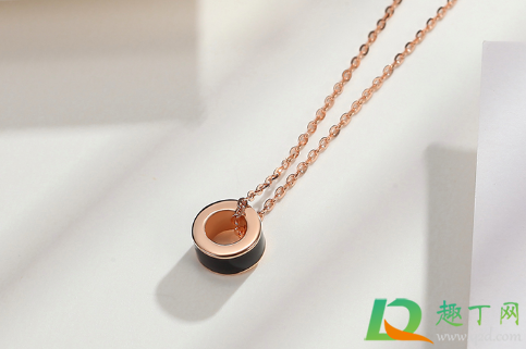 彩金项链可以用洗洁精洗吗(彩金项链用什么清洗较干净,明亮)