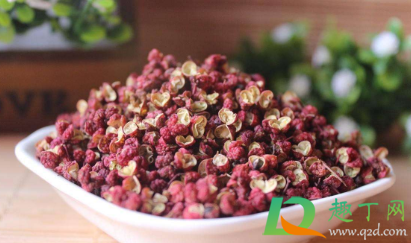 喉咙有一个花椒籽卡在哪里怎么办(花椒粒卡在喉咙怎么办)