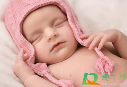 小孩子盖棉被好还是蚕丝被好(小孩子盖蚕丝被好不好)