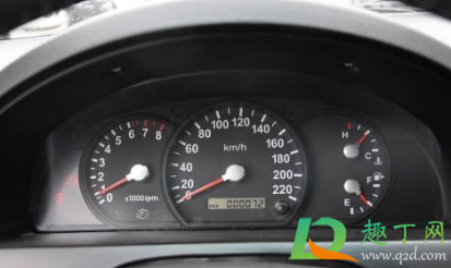 汽车abs灯亮了还可以正常行驶吗(汽车仪表盘上abs灯亮还能继续行驶吗?)