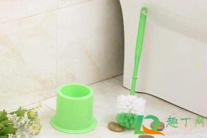 厕所堵了用马桶刷捅有用吗(马桶堵了往哪边捅)