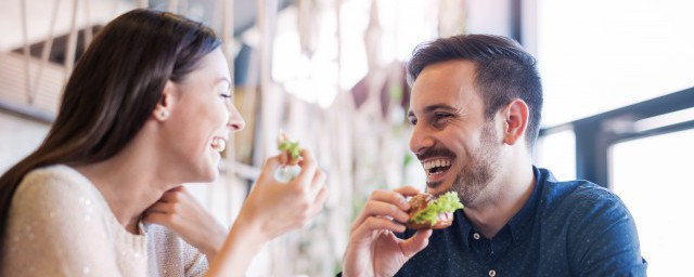 愚人节可以愚弄下小伙伴(愚人节怎么捉弄人 同学)