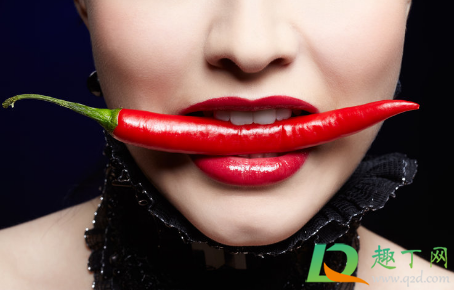 吃完辣椒喝水能补救吗(吃辣椒后大量喝水会稀释吗)