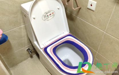 马桶又黄又脏买什么能清洗干净(马桶变黄怎么清洗才干净?)