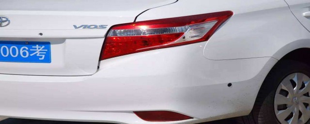 汽车夜间坡路拱桥具体使用的灯(夜间通过窄路拱桥用什么灯)