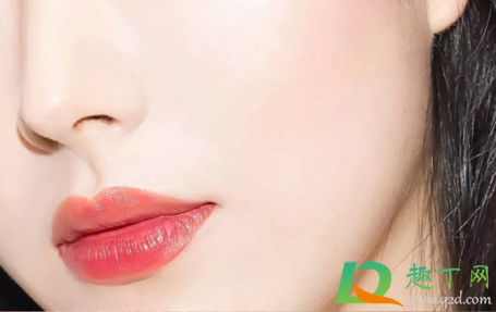 嘴角卡粉起皮怎么办(嘴唇上面卡粉怎么办) 嘴角卡粉起皮怎么办(嘴唇上面卡粉怎么办)
