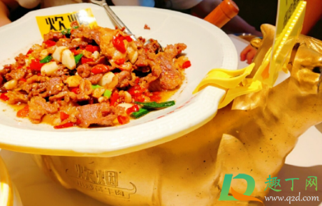 长沙炊烟时代和一盏灯哪个好吃(长沙的炊烟时代和费大厨哪个好)