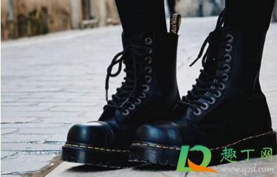 如何清洗马丁鞋子(马丁鞋怎么洗法)