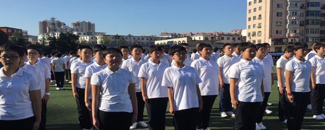 初一上学衣服搭配(初中生搭配衣服)