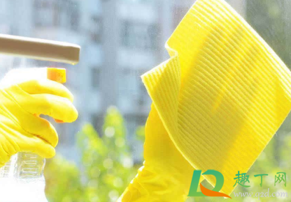 百洁布擦玻璃会有划痕吗(百洁布划伤玻璃)
