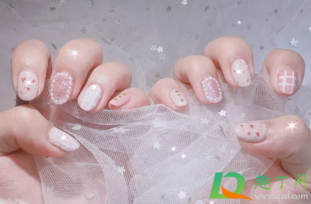 2021元旦做什么美甲好看显白(过年美甲样式2021显白)