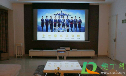 用投影仪看电影伤眼睛吗(投影仪看电影对眼睛有伤害吗)