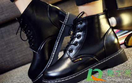 马丁靴怎么上鞋油(马丁靴鞋上有油怎么办)
