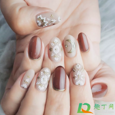 2021元旦做什么美甲好看显白(过年美甲样式2021显白)