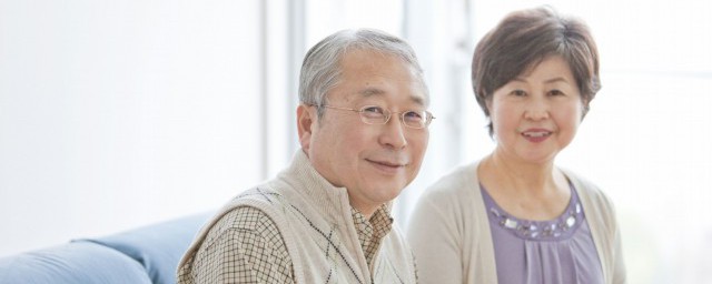 这些建议对老年人学倒立很有帮助(老年人倒立的坏处)