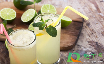 喝柠檬水可以降火吗(喝柠檬水能降火吗)