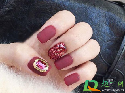 2021元旦做什么美甲好看显白(过年美甲样式2021显白)