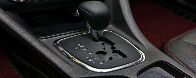 手动档汽车没电发动的方法(手动挡汽车电瓶没电怎么样推发动)