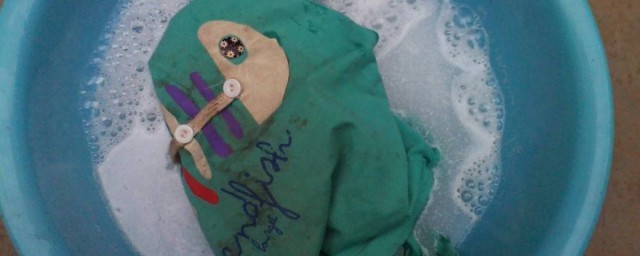 衣服弄上油漆怎么洗干净(衣服弄上油漆怎么洗掉)