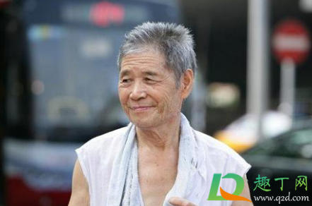 务农时用毛巾缠住脖子的原理(农民干活脖子上围毛巾) 务农时用毛巾缠住脖子的原理(农民干活脖子上围毛巾)