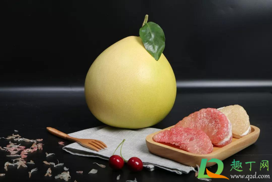 柚子怎么剥成一块一块的(怎么剥一个完整的柚子)