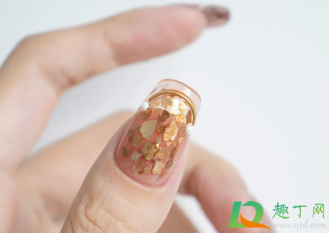 云母片美甲是什么样子(美甲云母片怎么贴上去)