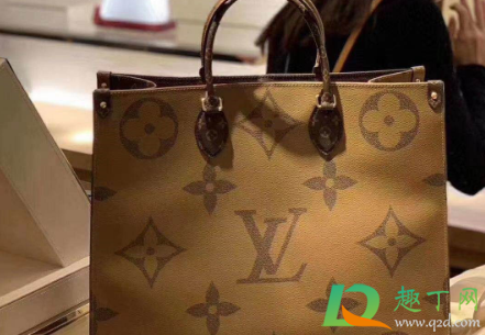 lv专柜买包有赠品吗(lv专柜送礼物)