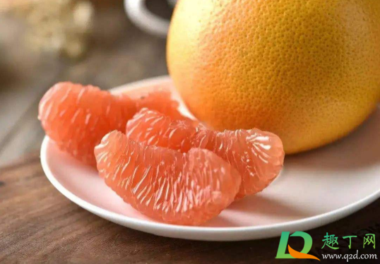 柚子一半红一半白是什么原因(柚子果肉一半红一半白)