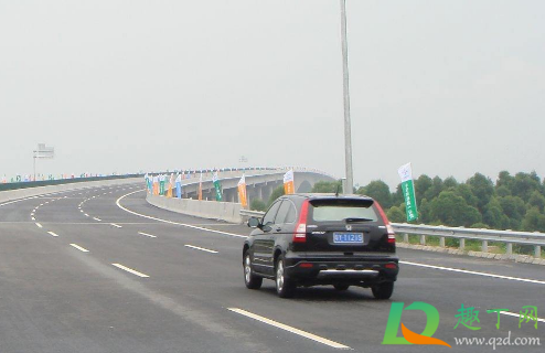 腊月二十八高速免费吗2021(2021年高速八月十五免费吗)