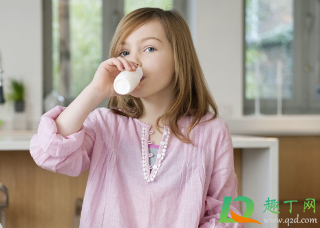 牛奶可以一直放恒温器里吗(牛奶可以一直放在温奶器里吗)