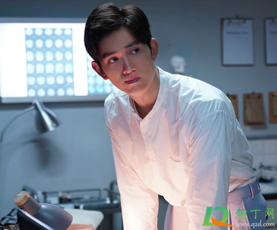 破茧金灵喜欢谭景天还是文白(破茧谭景天喜欢金灵吗) 破茧金灵喜欢谭景天还是文白(破茧谭景天喜欢金灵吗)