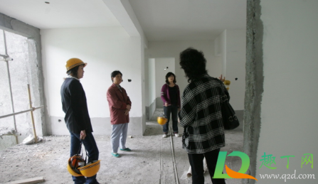 透明胶带撕下墙皮如何补救(如何撕墙上的透明胶带)