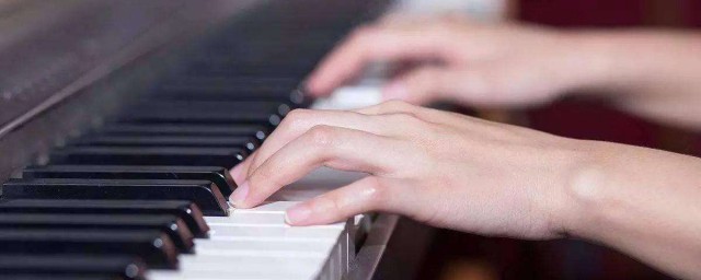 怎么让双手弹钢琴的时候更协调(如何双手协调弹琴)