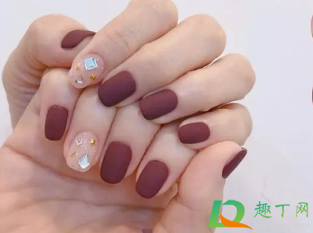 2021元旦做什么美甲好看显白(过年美甲样式2021显白)