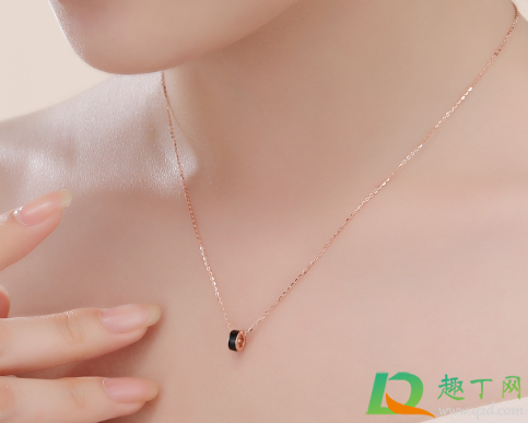 彩金项链可以用洗洁精洗吗(彩金项链用什么清洗较干净,明亮)