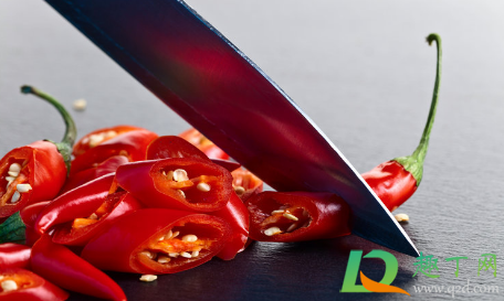 吃完辣椒喝水能补救吗(吃辣椒后大量喝水会稀释吗)