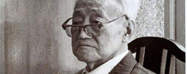 被誉为“二十世纪中国文学的良心”的老人(被誉为二十世纪三十年代的文学家)