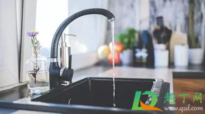 电饭锅内胆可以泡水吗(电饭煲内胆可以泡水吗)