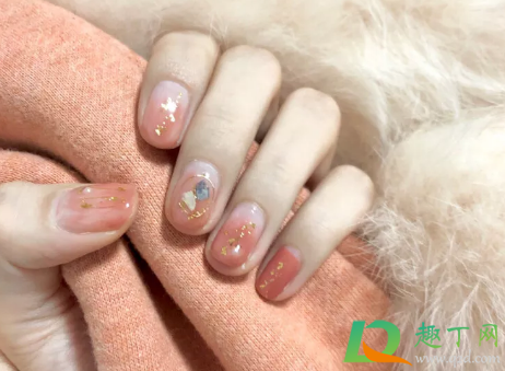 2021元旦做什么美甲好看显白(过年美甲样式2021显白)