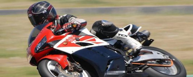 摩托车压弯驾驶需要注意的问题(摩托车如何正确压弯)