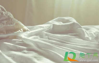 床单铺床上太光滑怎么办(床单很滑怎么办)