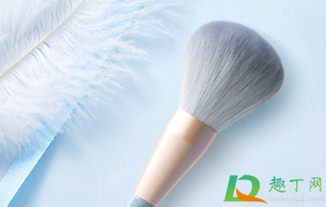 高光刷和腮红刷一样吗(高光刷可以用来打腮红吗)