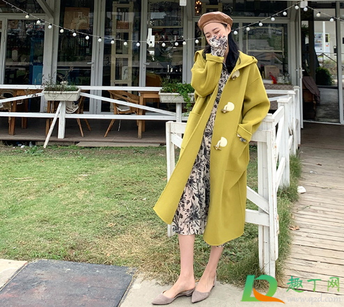 羊绒大衣掉色算假货吗(羊绒大衣黑色掉色是假货吗)