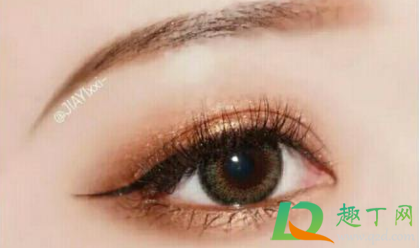 美瞳戴上雾蒙蒙怎么回事(美瞳戴上去雾蒙蒙的怎么回事)