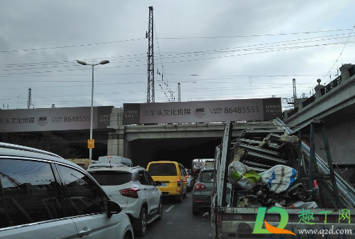 2021春节前一天回家高速堵车严重吗(2021年五一前一天高速堵车吗)