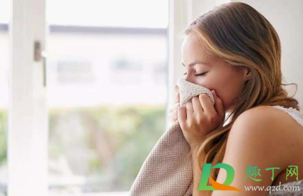 衣服有异味用什么能够消除(用什么能去除衣服上的异味)