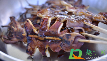 鱿鱼的内脏怎么去除(鱿鱼怎么处理内脏)