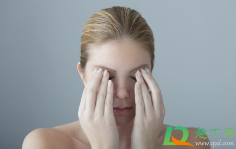 眼睛哭肿了能睡觉吗(眼睛哭肿了睡觉能好吗)