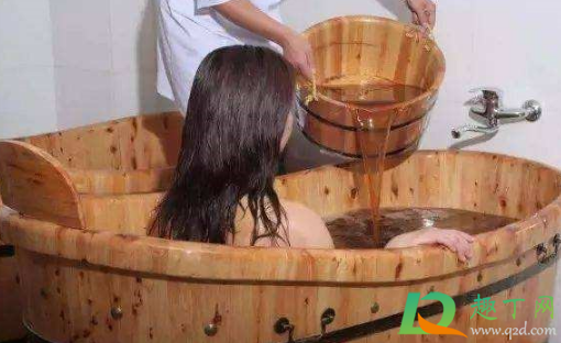 泡澡前吃东西好还是不吃东西好(洗澡后吃东西好不好)